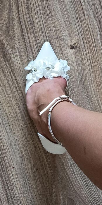 Buty ślubne białe