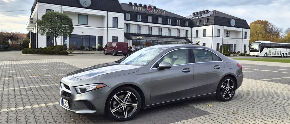 Piękny Mercedes 4matic, panoramama dach, biała skóra, automat