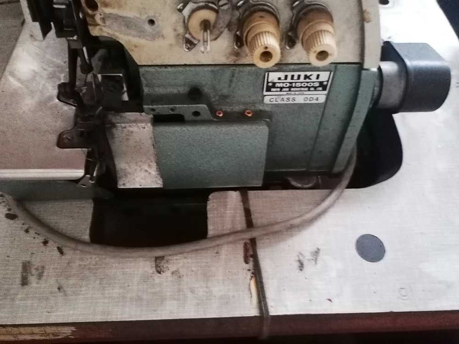Máquina de costura corte e cose Juki – MO 1500S