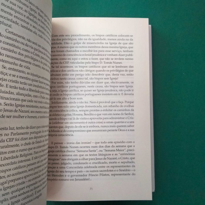 Que Fazer Com Esta Igreja ? - Padre Mário de Oliveira