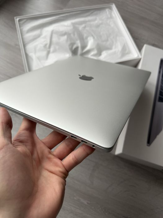 MacBook Pro 15 2019 i7 16/256 GB офіційний повний комплект