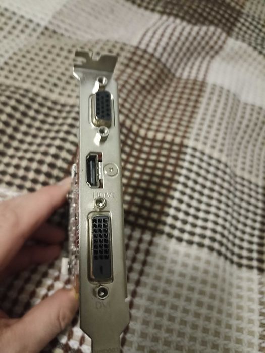 ASUS Radeon R7 240 4GB DDR3