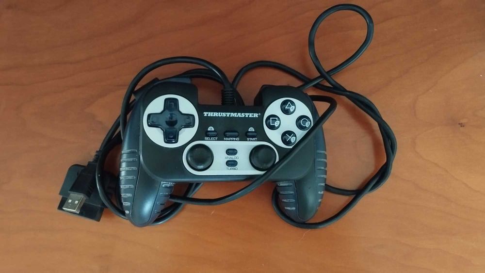 Thrustmaster PC / PS2 / PS3 (Com defeito - Falta botão R1)