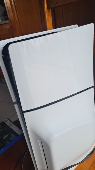PS5 Slim 1TB + comando + jogo – Excelente estado