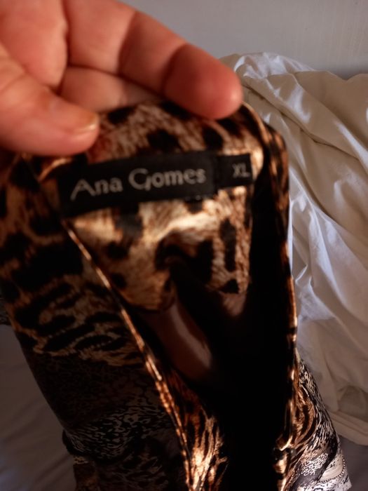 Saia Ana Gomes em cetim grosso
