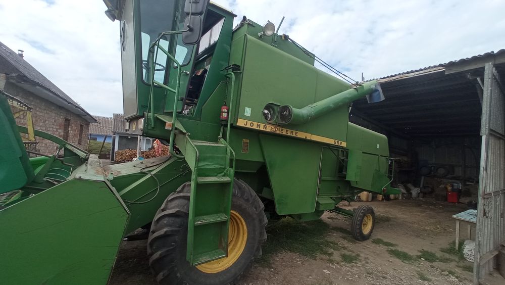Продам JOHN DEERE 952