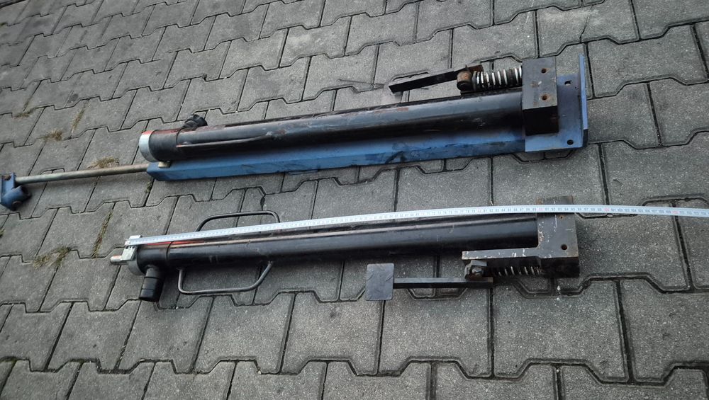 Siłownik hydrauliczny naczepy 100 cm długości, mocowanie sprężynowe