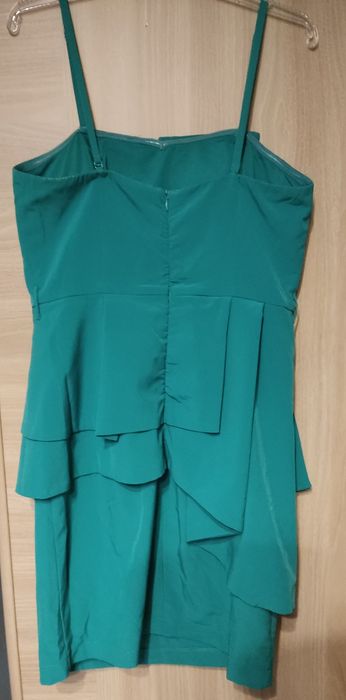 Elegancka sukienka z baskinką