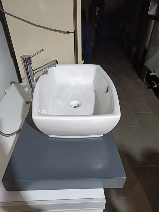 Lavatorio de WC com torneira