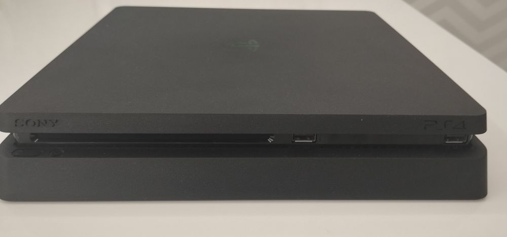 PS4 + comandos+ acessórios