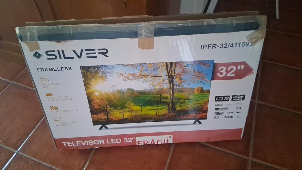 Tv. Silver. 32 "