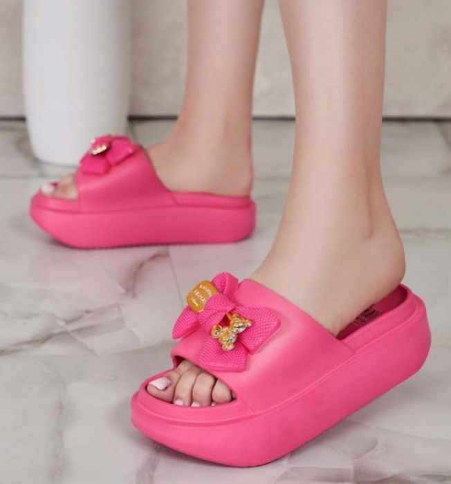 FUKSJOWE KLAPKI DAMSKIE 

Ta aukcja dotyczy rozmiaru: 36/37

Świ