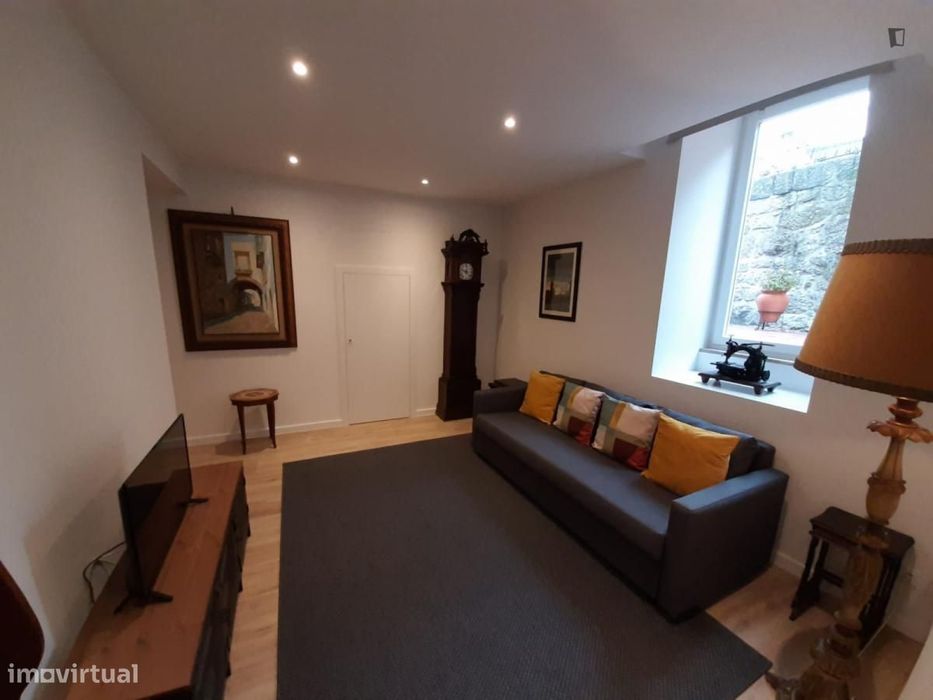 Apartamento com 2 quartos - localizado em Guimaraes