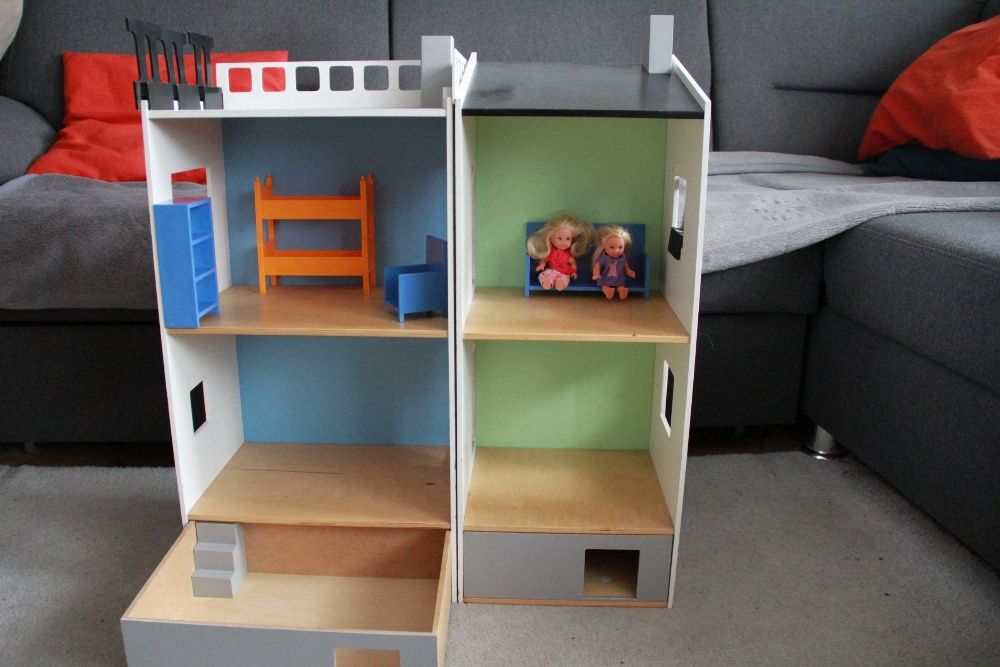 Domek dla lalek IKEA z laleczkami i mebelkami