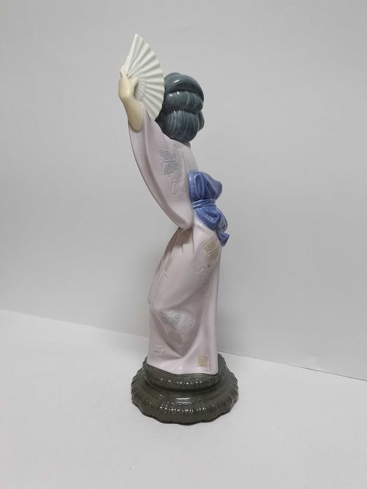 Figurka Lladro, geischa z wachlarzami Madame Butterfly, proj. S. Debon
