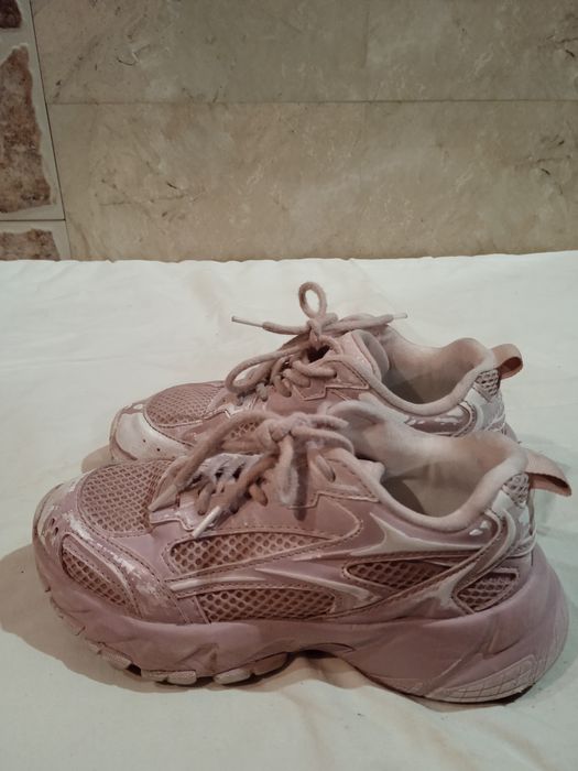 Дешево продам взуття