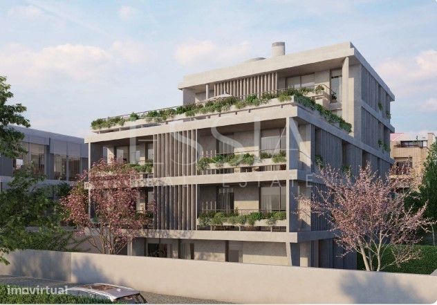 Apartamento T3 com jardim próximo Av. da Boavista no Porto