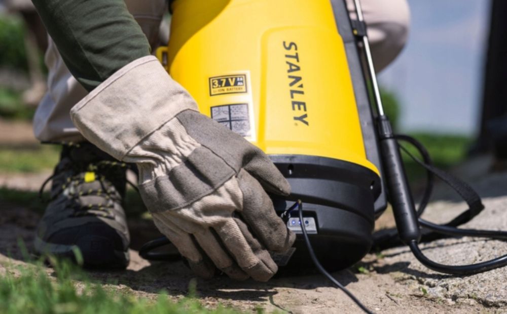 NOWY akumulatorowy opryskiwacz firmy STANLEY 5 litrów + ładowarka