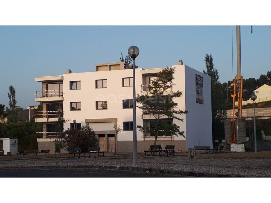 Apartamento T3 Moderno com box de garagem e espaço exterior no Amea...