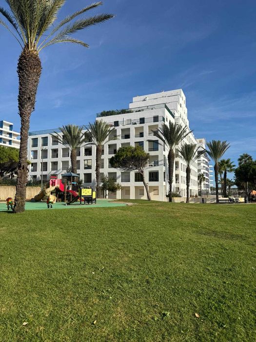 CONDOMÍNIO PRIVADO-PISCINA FRENTE PRAIA