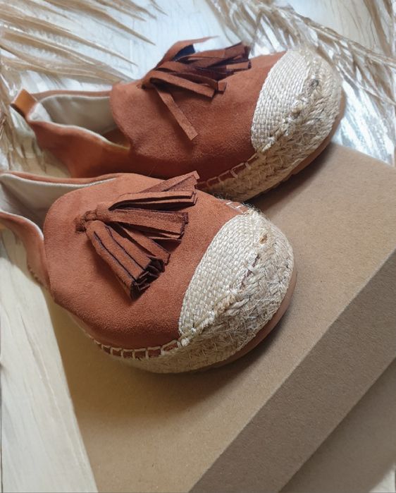 Nowe zamszowe espadryle z frędzlami camel rude