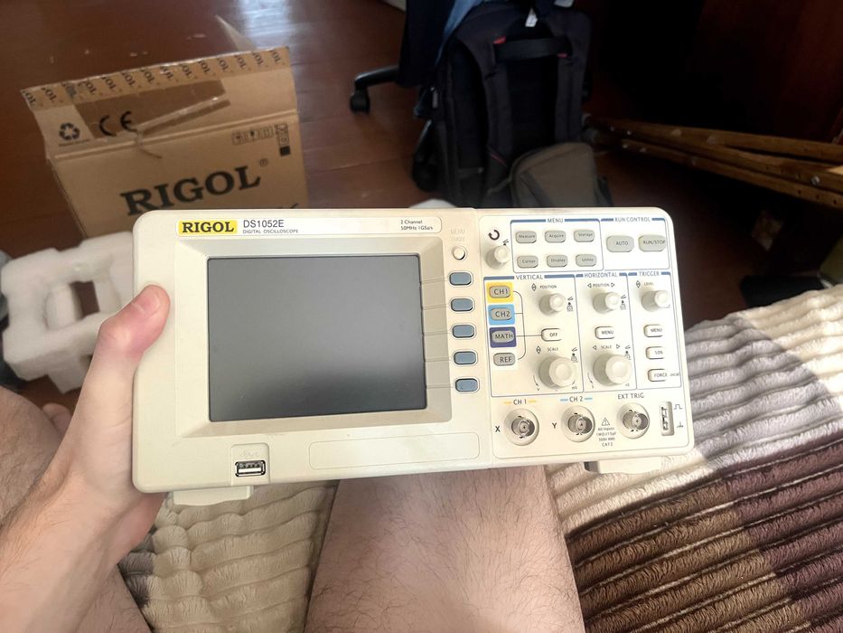 Rigol DS1052E — Цифровий осцилограф, 2 канали, 50 МГц, 1 Гвиб/с