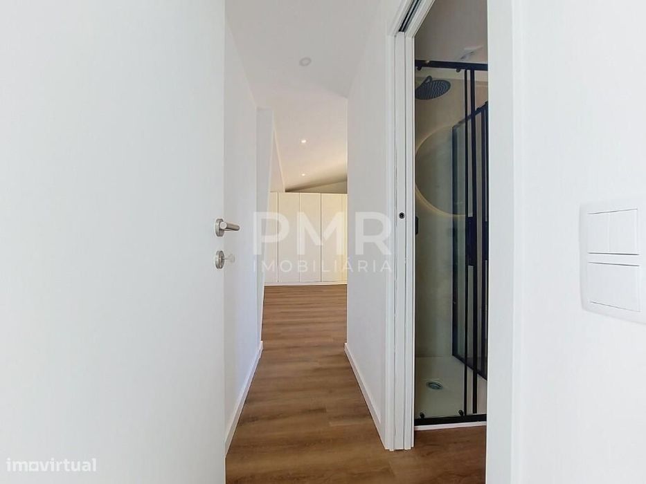 Moradia T2 Totalmente Remodelada em Caxias