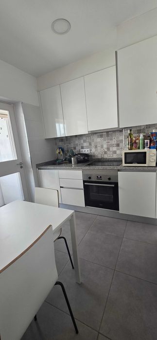 Quarto para arrendamento a estudantes com anexo