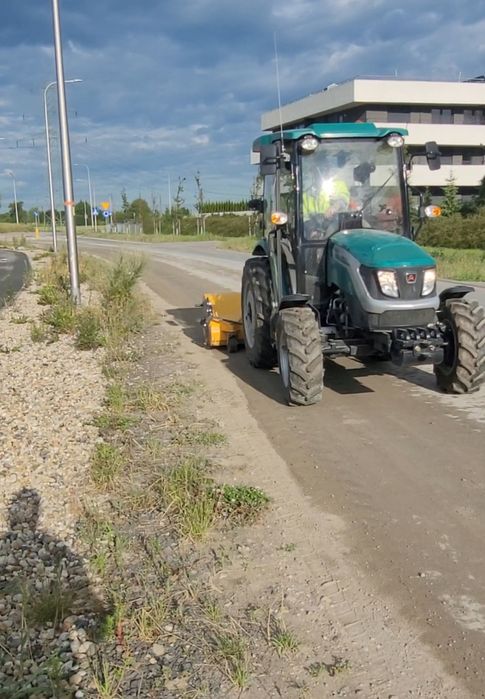 Usługi Zamiatarką drogi parkingi magazyny budowy