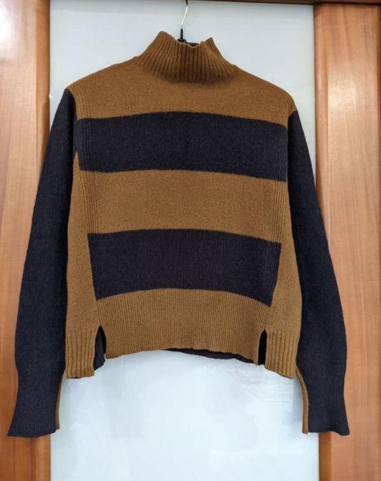 Стильний светр вовна