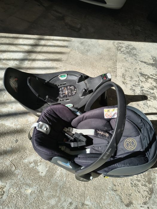Carrinho Quinny e babycock Cybex com base