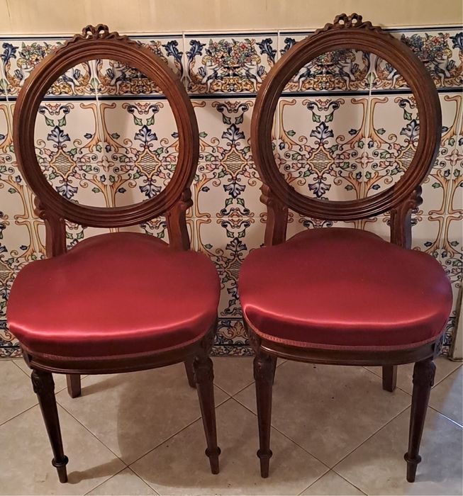 2 Cadeiras de veludo classica