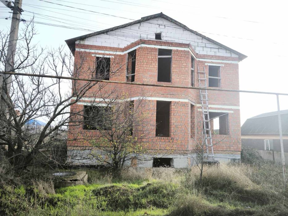 Будинок 10 хв. від Одеси, з красної цегли