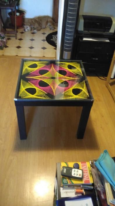 Mesa de centro decorada c/ tampo de vidro 55X55 cm nova 15% desconto