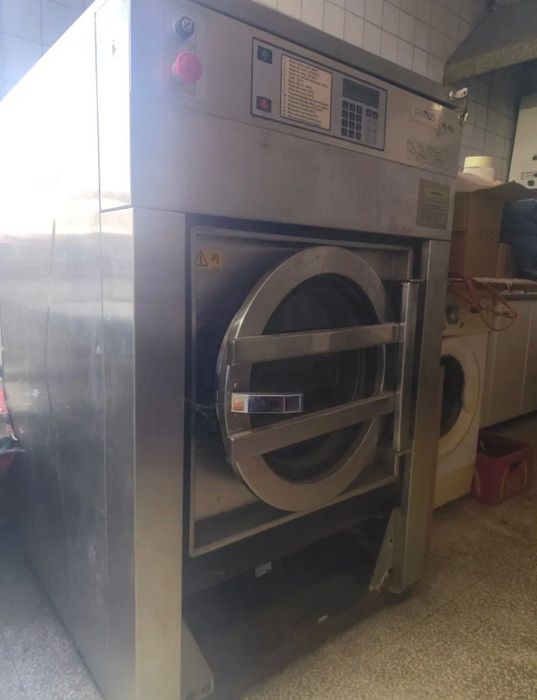 Máquina de lavar industrial Primus 16kg (avariada)