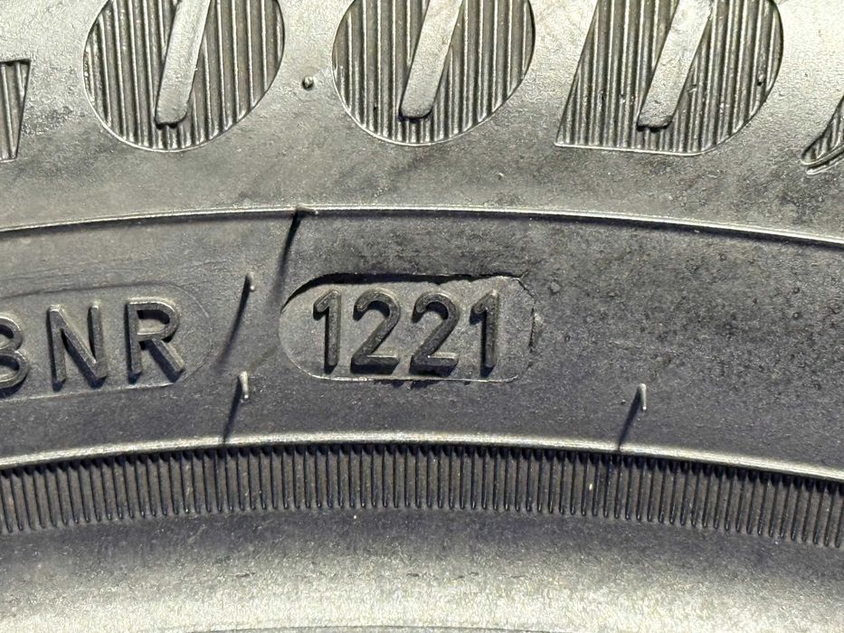 Opony Całoroczne 215/50/17 GOODYEAR VECTOR4SEASONS #*988