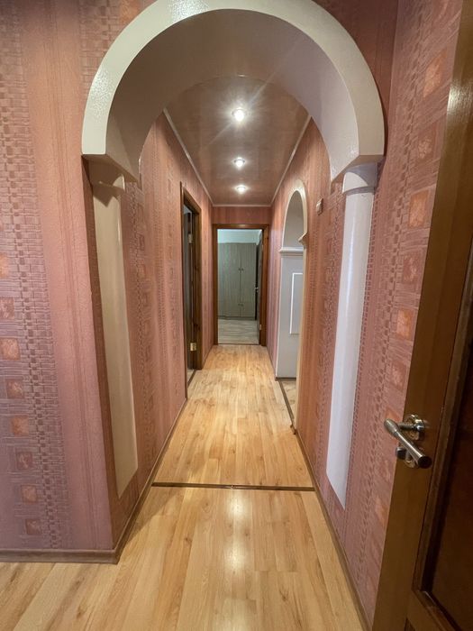 Простора сучасна квартира ! 3 поверх! Індивідуальне опалення!