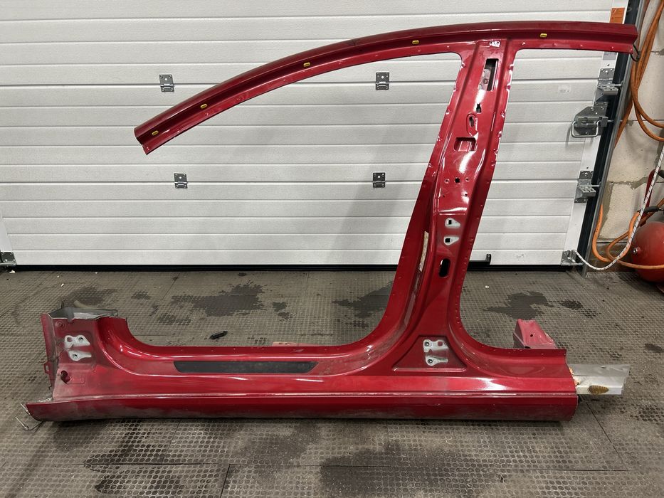 Левый порог четверть центральная стойка бочина Tesla model 3