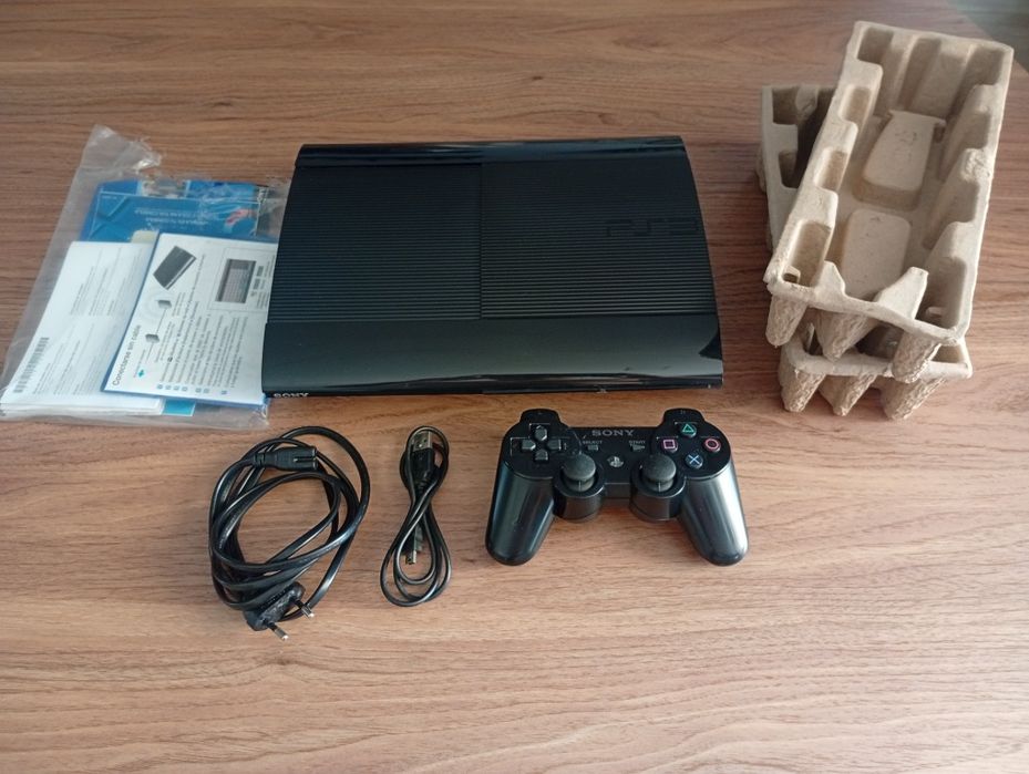 Consola PS3 Super Slim em caixa Completa