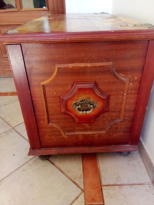 Arca Baú em  madeira ornamentada