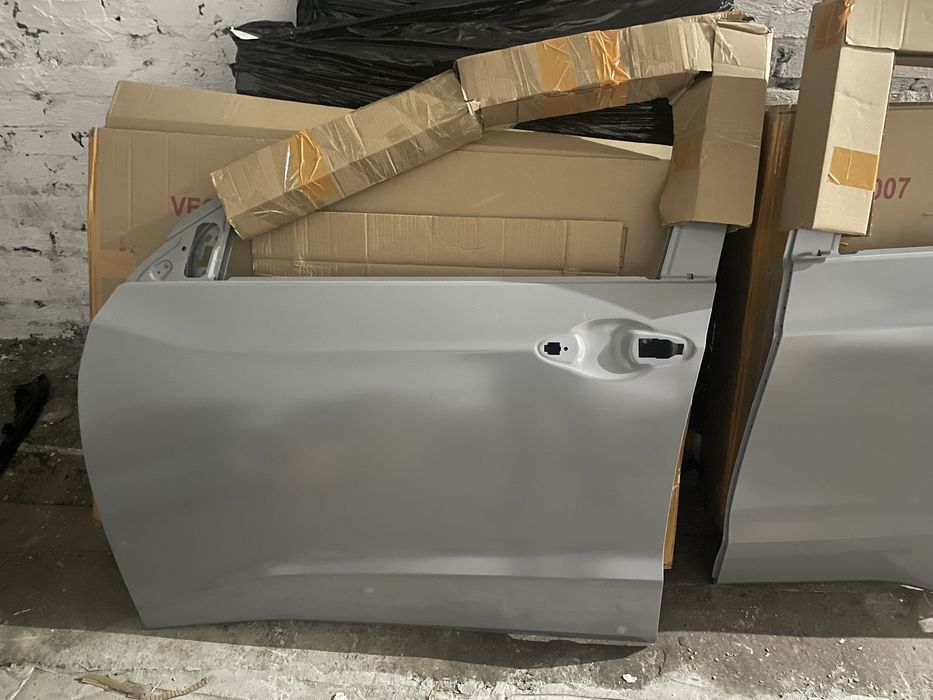 двери honda m-nv є інші запчастини ID4 ID6 MNV ENS1
