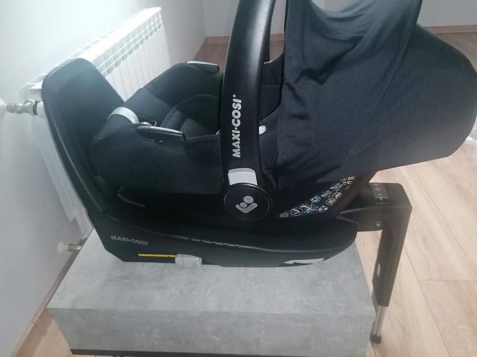Fotelik maxi cosi do 12 kg  plus baza idealne