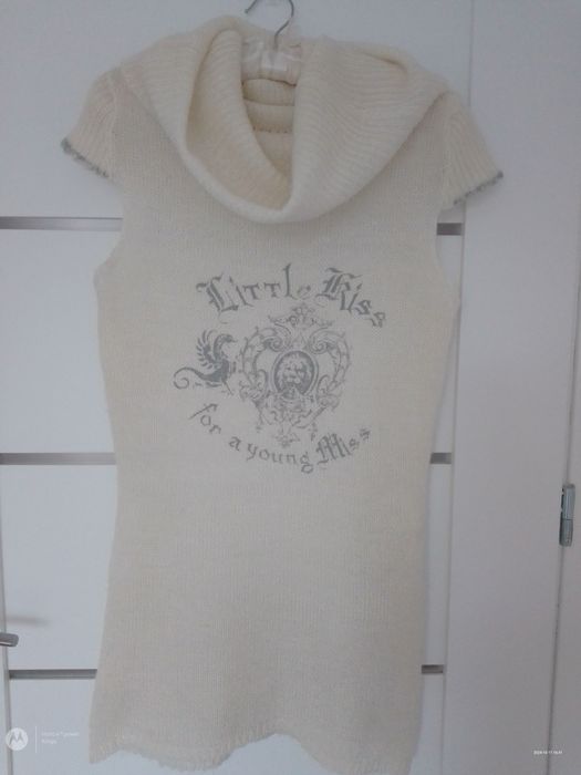 Długi sweter z dużym golfem kremowy