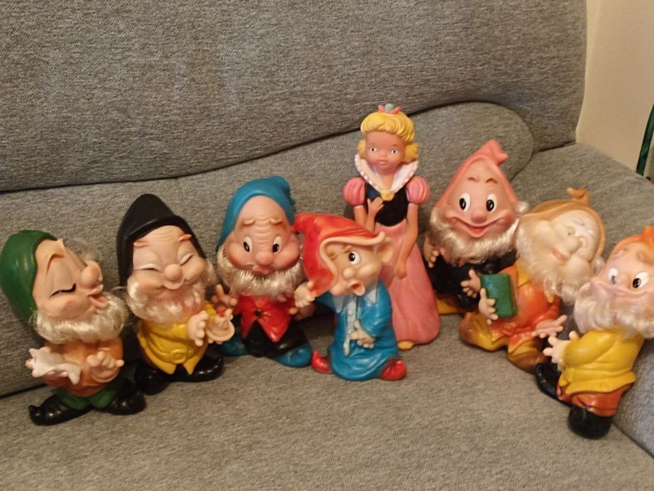 Snow White and the Seven Dwarfs64584252445697121