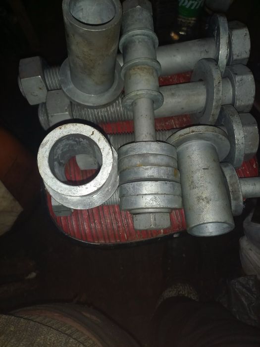 Болты с гайками и втулками. Цена 60гр/кг