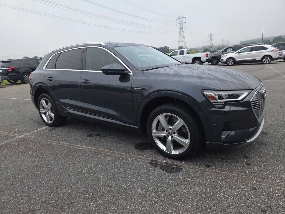 Audi E-Tron      2019