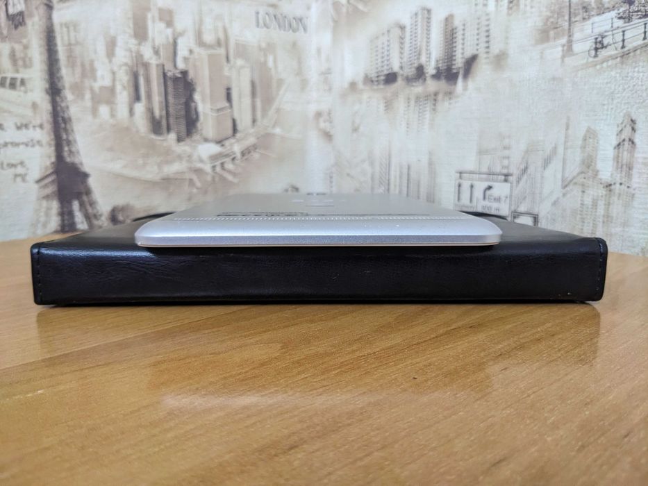 Планшет Acer Iconia Tab 8 A1-840FHD + кожаный чехол RIVACASE