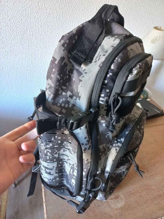 Mochila bastante resistente e espaçosa
