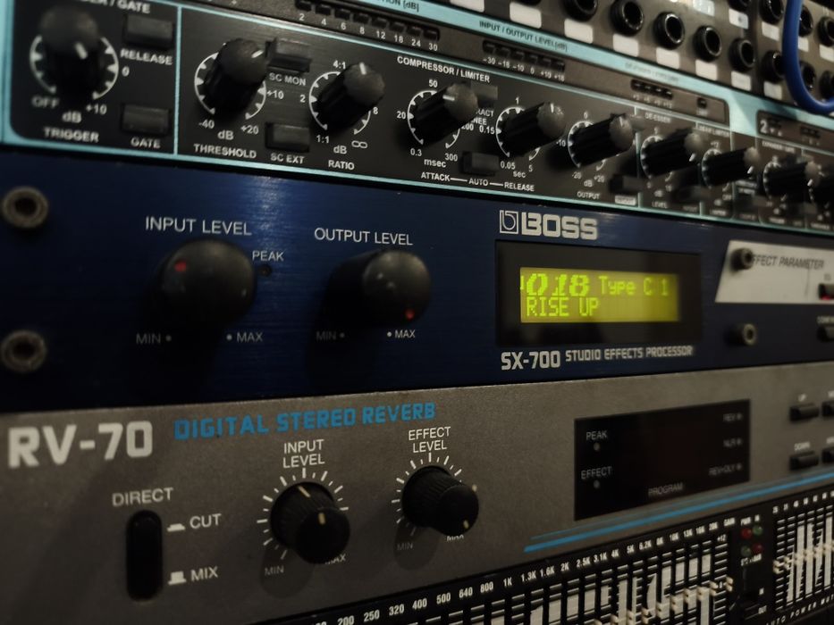 Boss SX-700 - delay, modulação, audio 3D