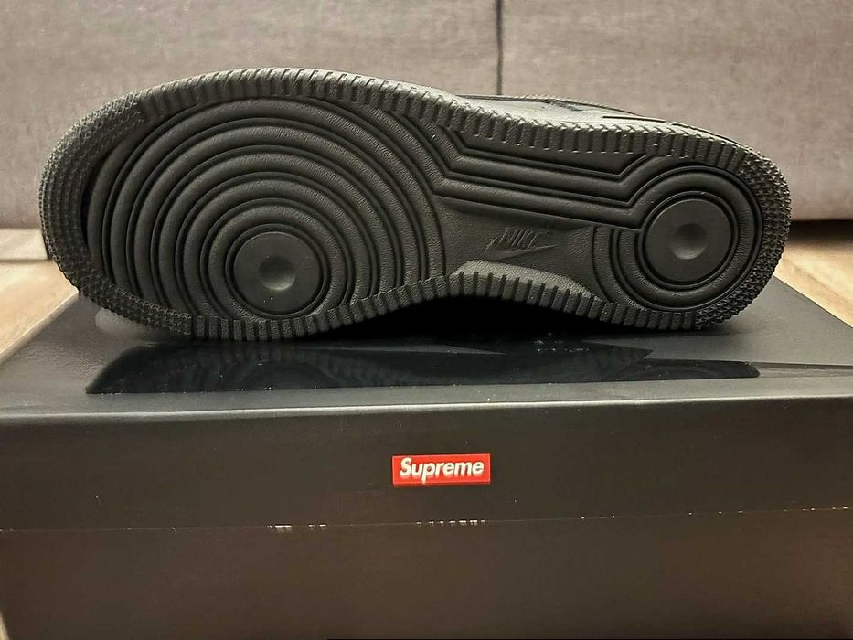 Buty sportowe Nike Air Force 1 Low Supreme Black R.44